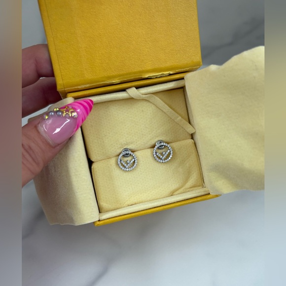 🔥FENDI•F Is Crystal Stud Earrings - Picture 1 of 3